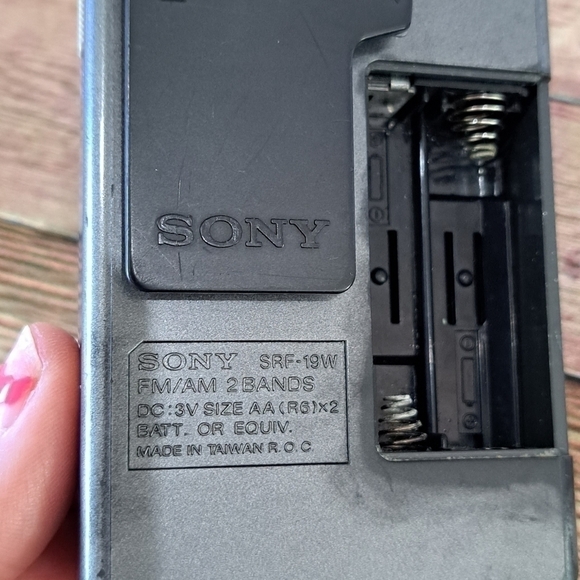 Sony Walkman SRF19W AM/FM Portable Radio Gray and Black Untested - Picture 4 of 13